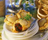 Kleine Pies mit Kalbsragout