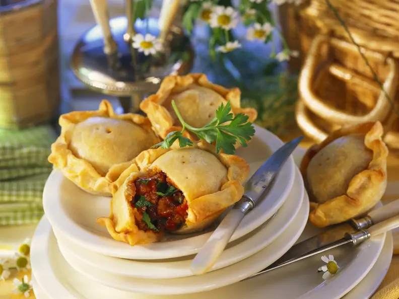 Kleine Pies mit Kalbsragout