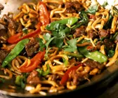 Rindfleisch-Gemüse-Curry aus dem Wok