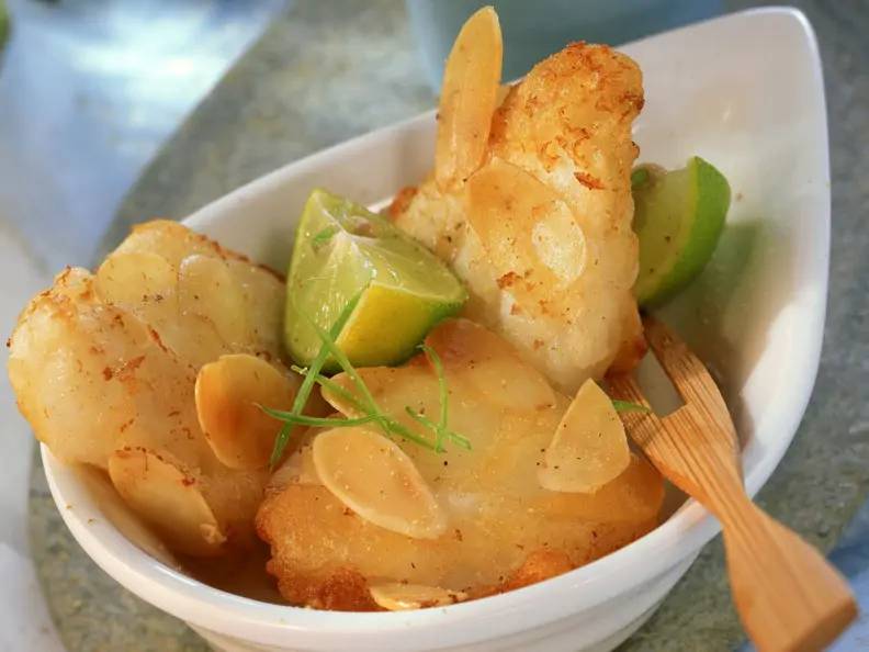 Seeteufel in Mandelteig frittiert (Tempura) mit Apfelchutney