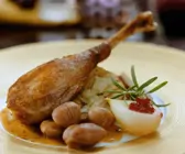Gänsekeule mit Maroni und Birne