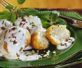 Knusprige Linsenbällchen mit Joghurtsoße