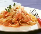 Pasta mit Tomaten-Schinken-Soße