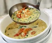 Scampi-Kokossuppe mit Koriander und Chili