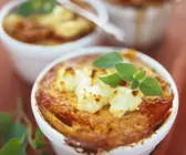 Tomaten-Nudelgratin mit Ziegenkäse