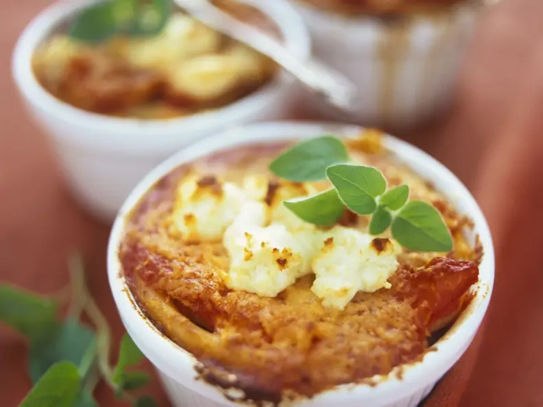 Tomaten-Nudelgratin mit Ziegenkäse