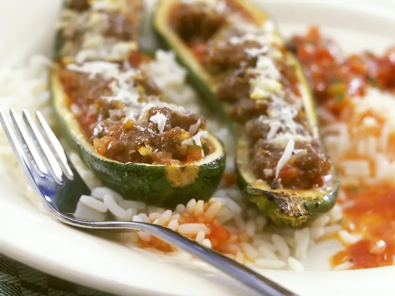 Zucchinischiffchen mit Hackfüllung