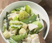 Fisch mit Kaiserschoten, Mangold und kleine Maiskolben