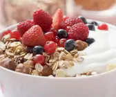 Beerenmüsli mit Joghurt