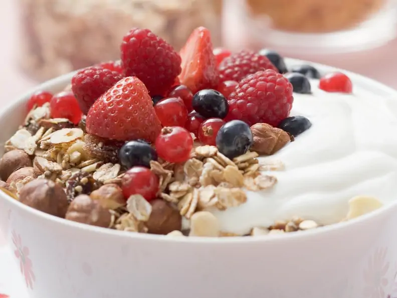 Beerenmüsli mit Joghurt