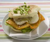 Italienisches Sandwich mit Mozzarella und Kürbis