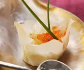 Teigkörbchen mit Wachtelei und Forellenkaviar (Wan Tan Teig)