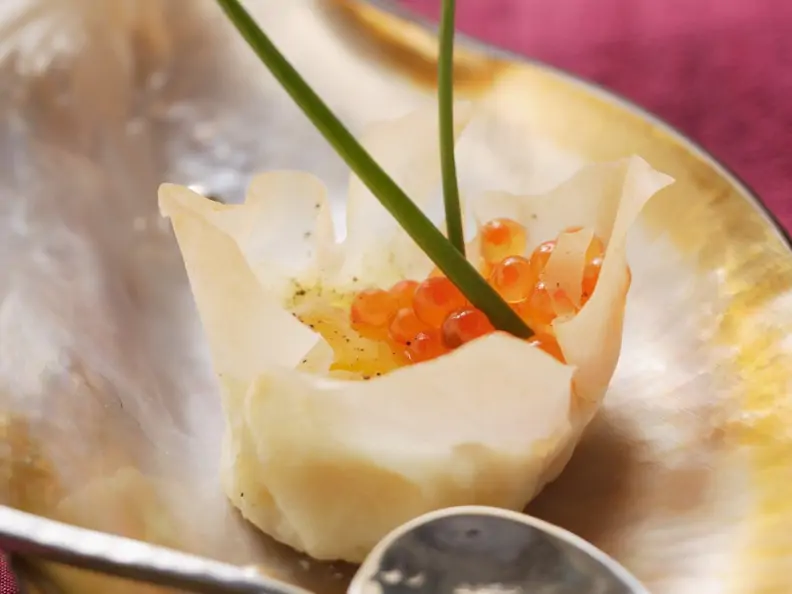 Teigkörbchen mit Wachtelei und Forellenkaviar (Wan Tan Teig)