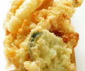 Frittierte Meeresfrüchte und Gemüse (Tempura)
