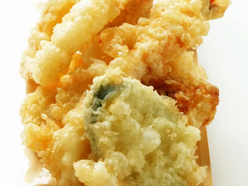 Frittierte Meeresfrüchte und Gemüse (Tempura)