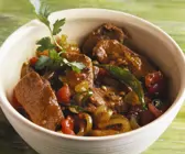 Gemüse-Fleisch-Pfanne auf englisch-indische Art (Jalfraizi)