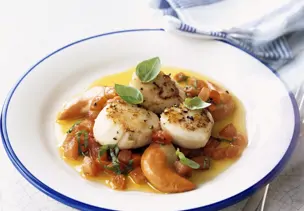 Jakobsmuscheln mit Salsa aus Tomaten