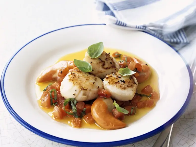 Jakobsmuscheln mit Salsa aus Tomaten
