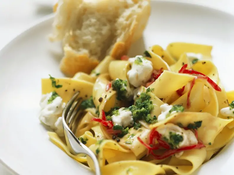 Pasta mit würziger Zwiebelsoße