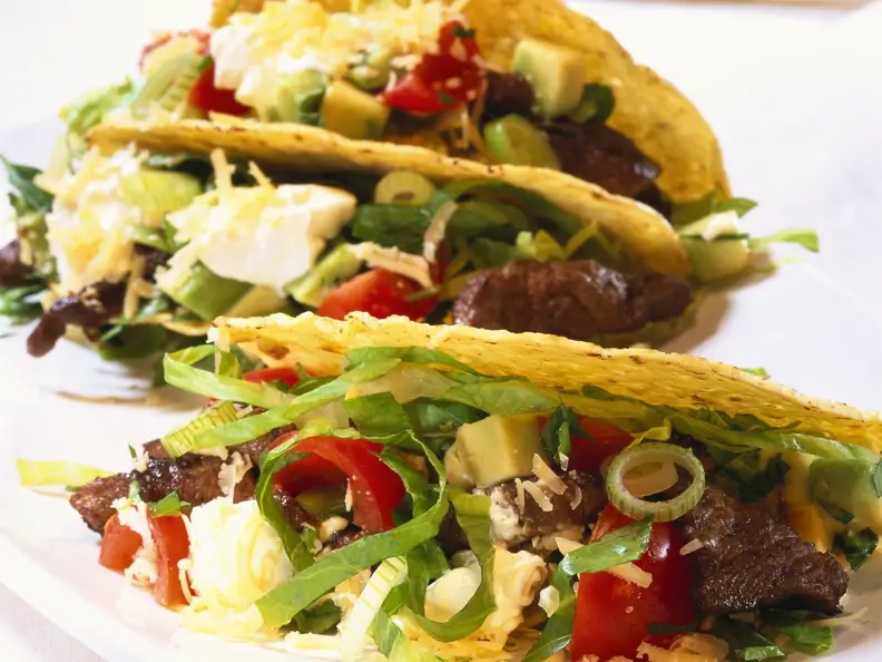 Tacos mit Steak-Salat-Füllung
