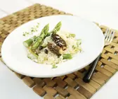 Grüner Spargel-Risotto mit Morcheln