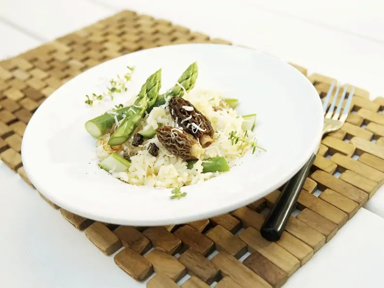 Grüner Spargel-Risotto mit Morcheln