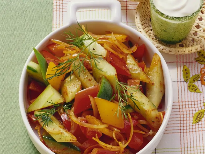 Paprikagemüse mit Gurke