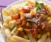 Vollkornpasta mit stückiger Tomatensoße