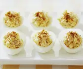Eier mit Krabbenfleischfüllung