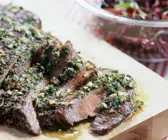 Flank Steak mit Knoblauch und Petersilie