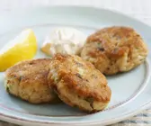 Krabbenbratlinge mit Tatarensoße