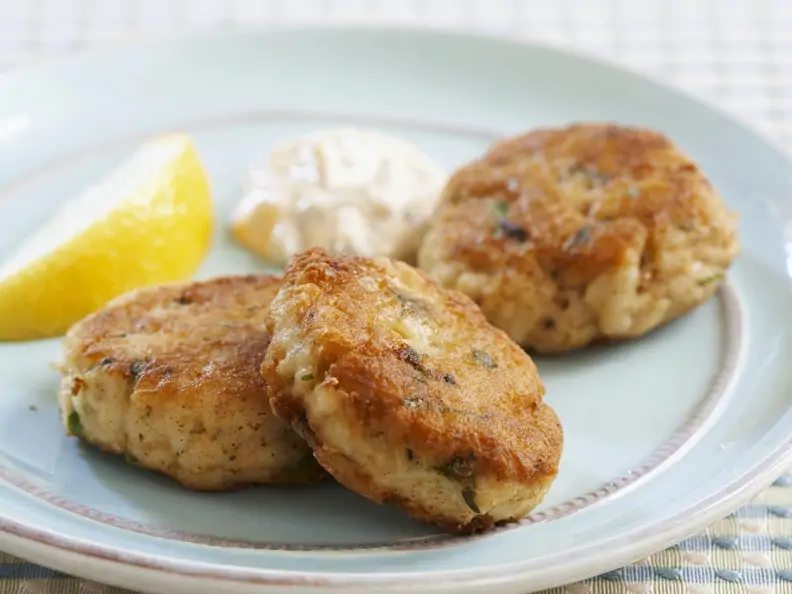 Krabbenbratlinge mit Tatarensoße