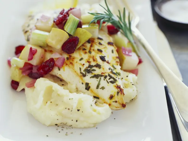 Fischfilet mit Kartoffelbrei und Gemüse