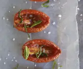 Gebackene Tomaten und Kräutern