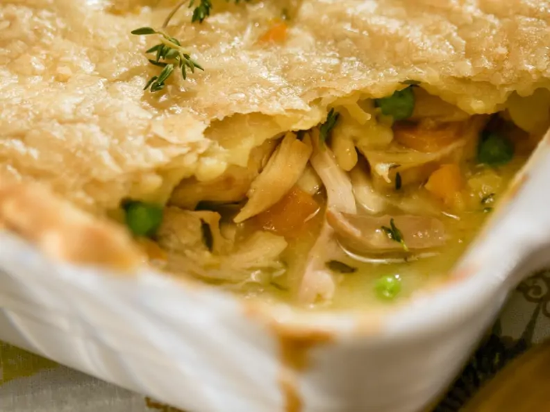 Hähnchenragout mit Blätterteighaube