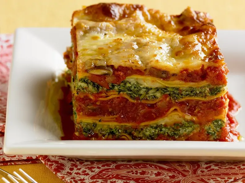 Gemüselasagne mit Spinat und Tomaten