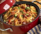 Reistopf mit Shrimps und Wurst auf kreolische Art
