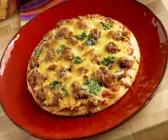 Pizza Mexiko mit scharfer Wurst und Käse