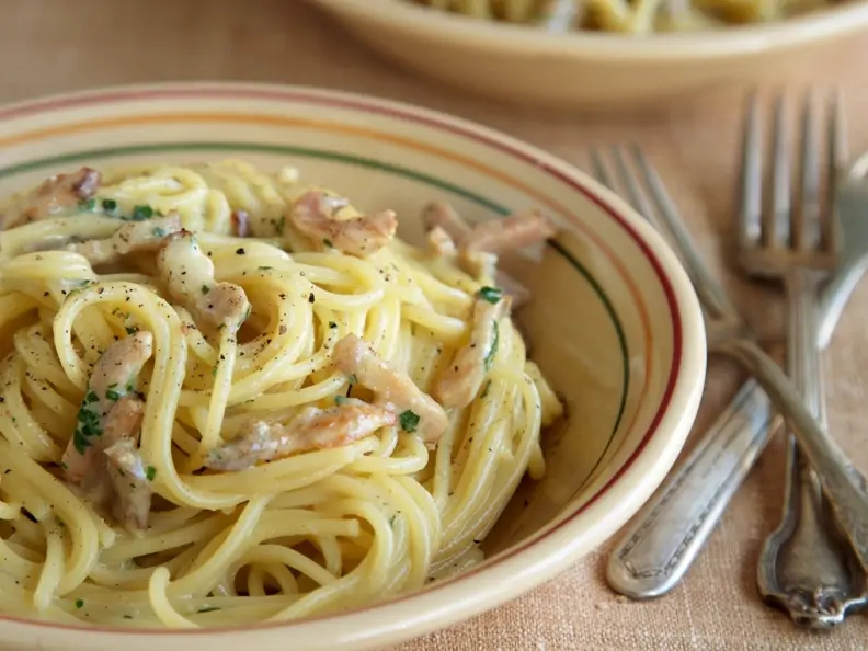 Spaghetti mit Speck-Sahne-Soße