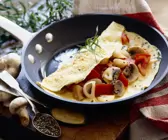 Herzhafter Pfannkuchen mit Pilzen und Paprika