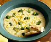 Deftige Käsesuppe mit Brokkoli und Mais