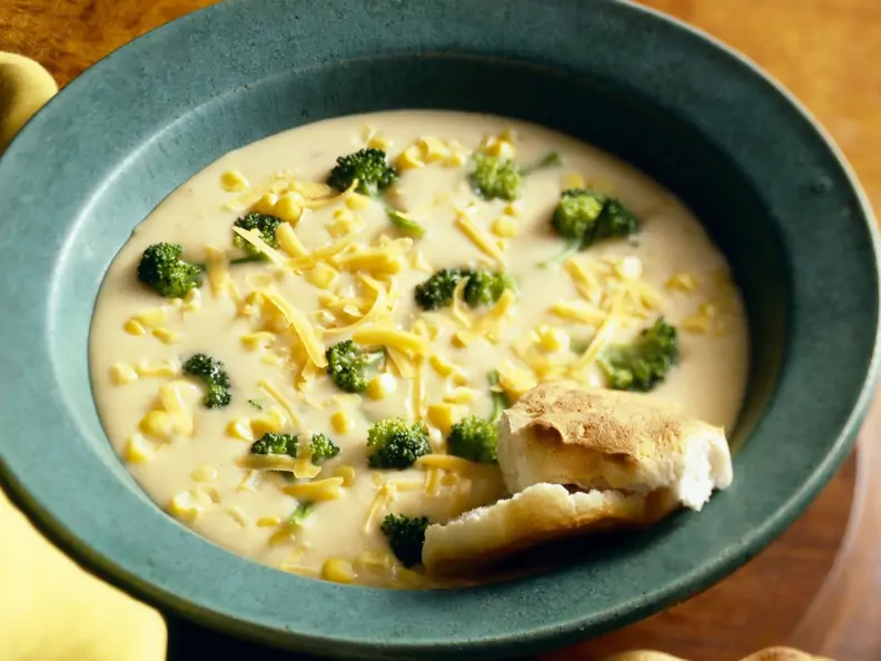 Deftige Käsesuppe mit Brokkoli und Mais