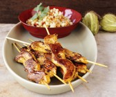 Würzige Hähnchenspieße mit Gurken-Salsa