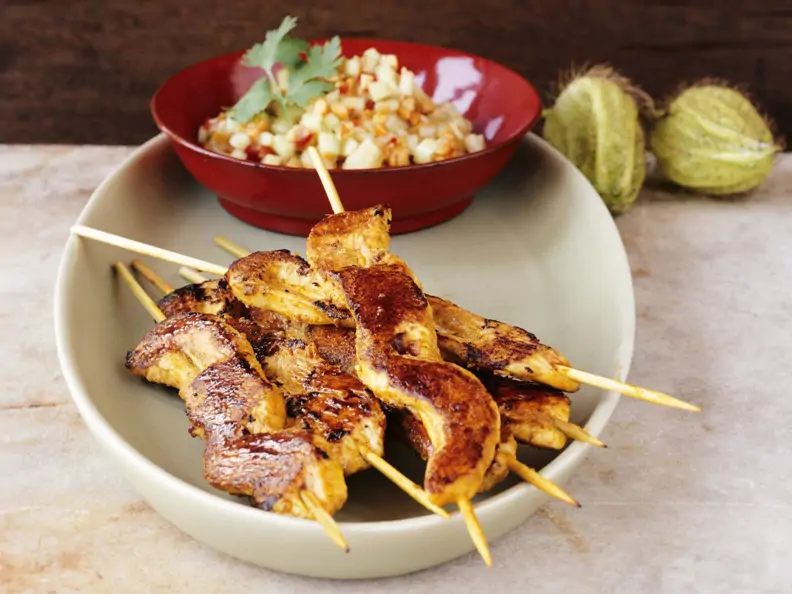 Würzige Hähnchenspieße mit Gurken-Salsa