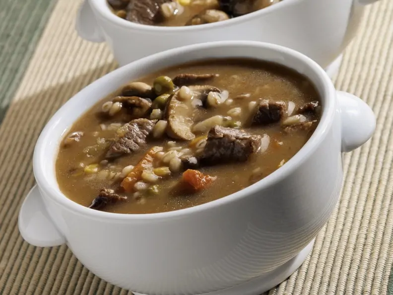Rindfleisch-Graupen-Suppe mit Pilzen