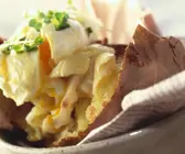 Ofenkartoffel mit verlorenem Ei