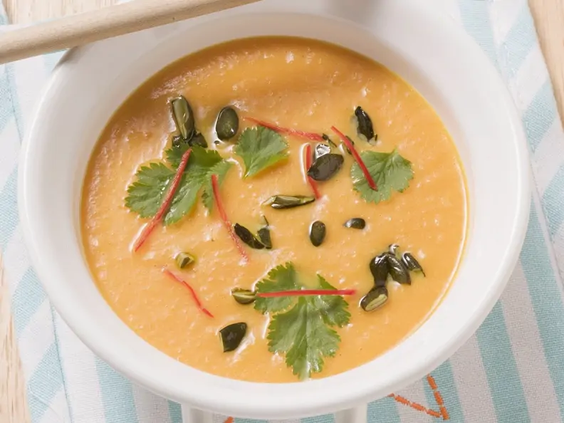 Fruchtige Kürbiscremesuppe mit Chili