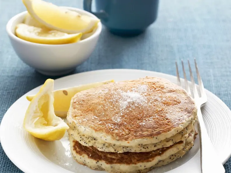 Pfannkuchen mit Mohn und Zitronen