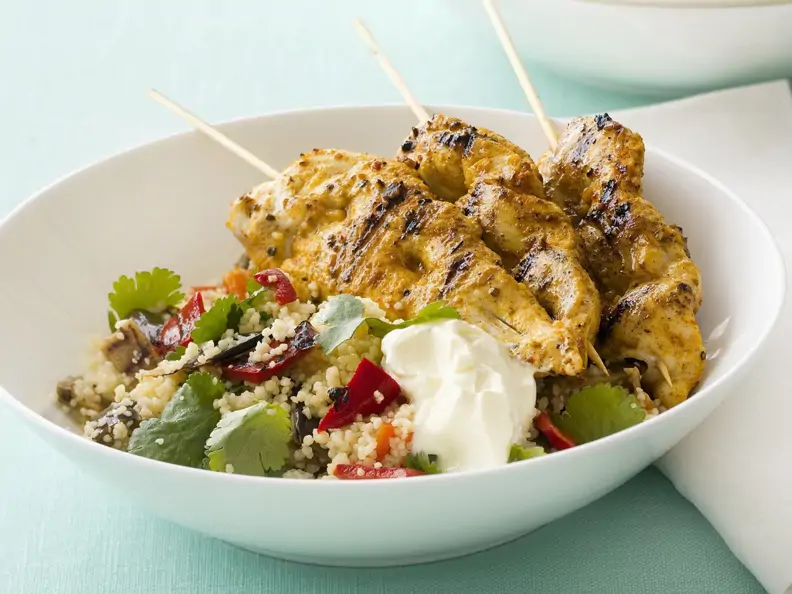 Würzige Hähnchenspieße mit Koriander-Couscous