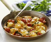 Gnocchi mit Tomaten, Basilikum und Majoran
